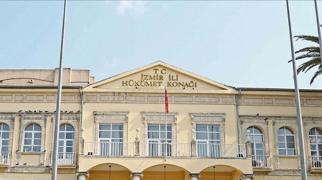 Polise taş ve bıçaklı saldırı: İzmir Valiliği nden açıklama