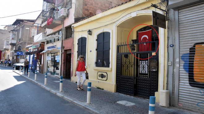 Rahip Brunson'ın eşi kiliseye gitti... Türk bayrağı detayı!