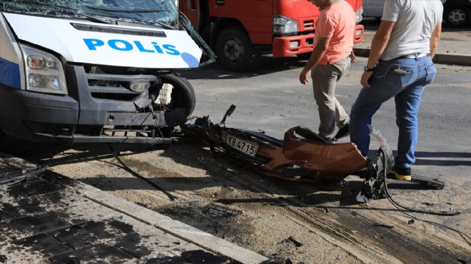 Refüjü aşarak karşı yöne geçti, polis otobüsüne çarptı!