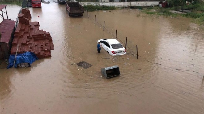 Rize'de sel ve heyelan: 2 kişi hayatını kaybetti