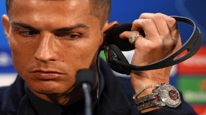 Ronaldo nun kolundaki servet!