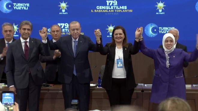 Rozetini Erdoğan taktı: Burcu Köksal AK Parti ye katıldı!