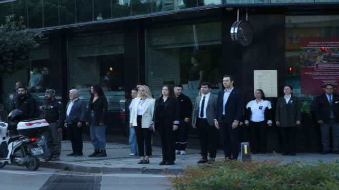 Saat 9 u 5 geçe İzmir de hayat durdu!