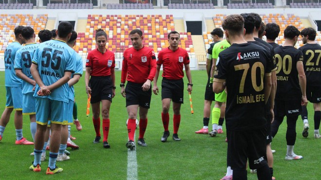 Sahaya yeterli sayıda oyuncu çıkmadı, maç ertelendi