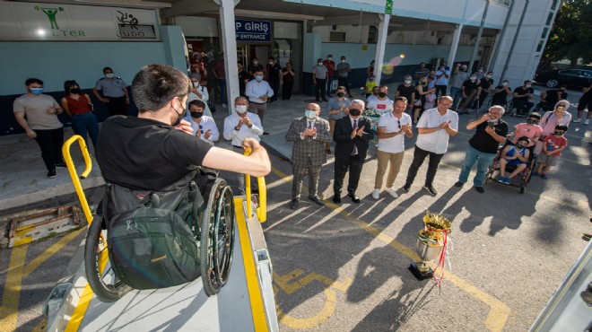 Şampiyonlar İzmir marşıyla karşılandı