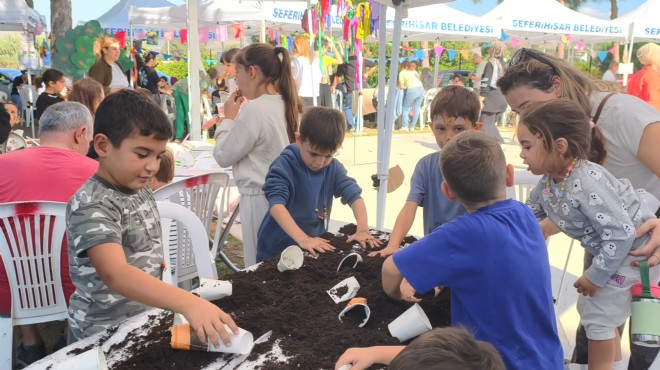Seferihisar da çocuklar  ormanın çağrısına kulak verdi 
