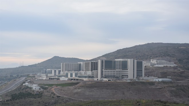 Şehir Hastanesi bu kez o yazıyla gündemde... Tabip Odası: Kaygılar güçleniyor!