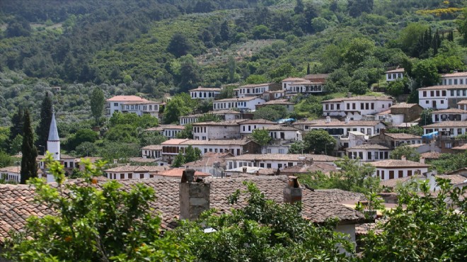 Sessizliğe bürünen 'kıyamet köyü' Kovid-19 sonrasına hazırlanıyor