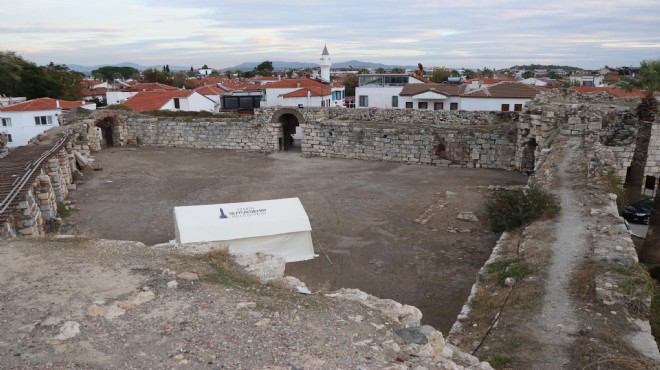 Sığacık'ta tarihi kale hasar gördü
