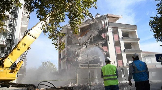 Sındırgı da peş peşe artçı depremler