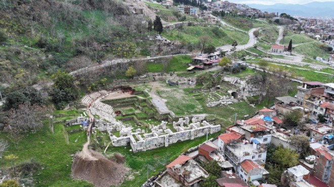 Smyrna Tiyatrosu gün yüzüne çıkıyor