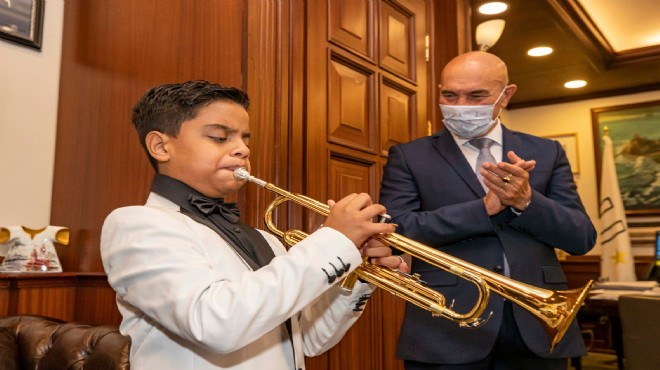 Sokaktan konservatuvara:Zeki'ye Başkan Soyer'den trompet