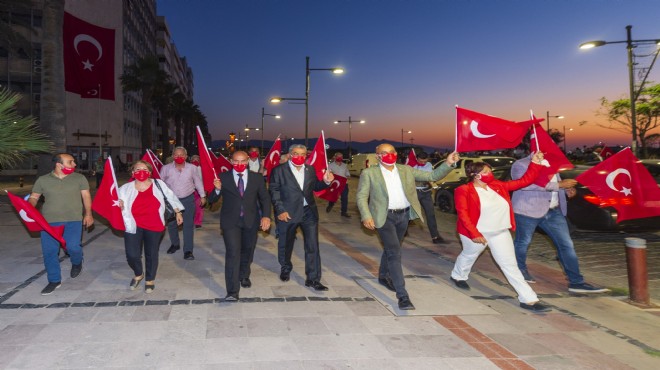 Sosyal mesafeli ve maskeli 'Zafer Bayramı' kutlaması