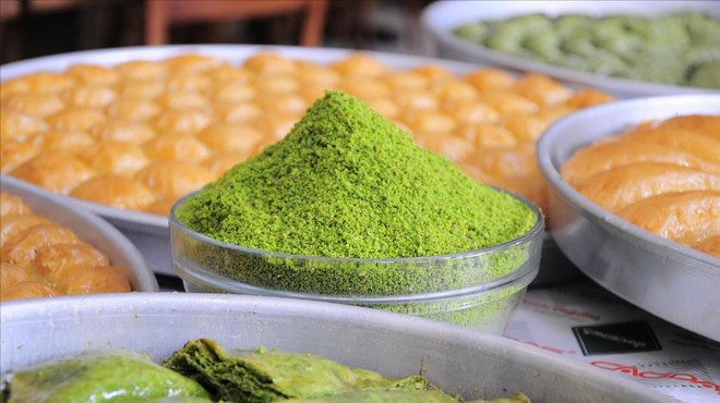 Stokçulara tepki: Fıstıklı baklava üretimi durdu!