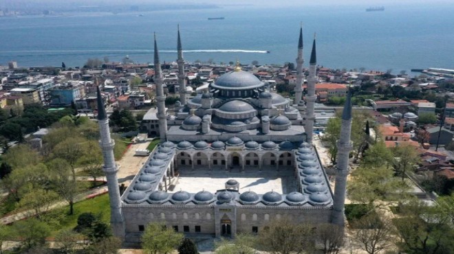 Sultanahmet Camii yeniden ibadete açıldı