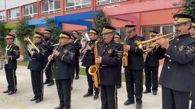 Tarihi bando bayrak törenlerine katılıyor