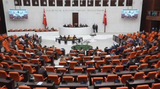 Tatil ertelendi, Meclis in çalışma süresi uzatıldı