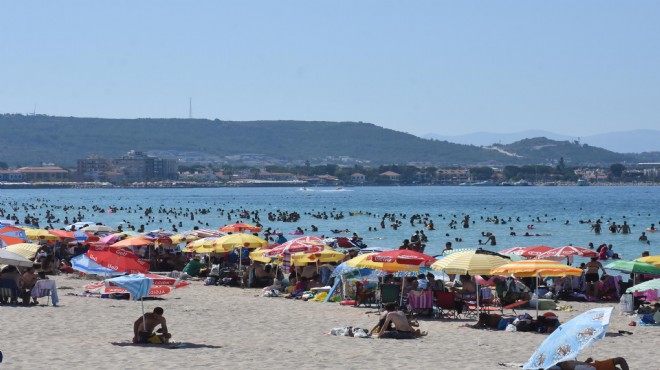 Tatilciler Ilıca Plajı'na akın etti