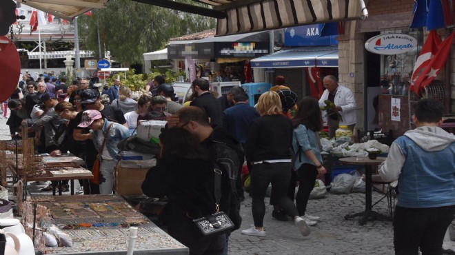 Tatili birleştirenler Çeşme'ye akın etti