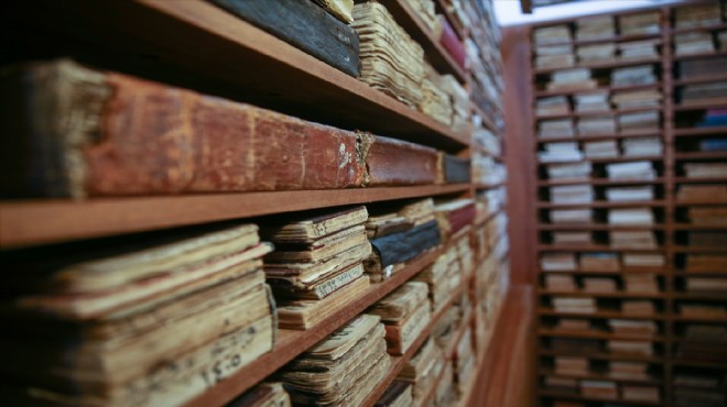 Tire'deki Necip Paşa Kütüphanesi iki asırdır kitapseverleri ağırlıyor