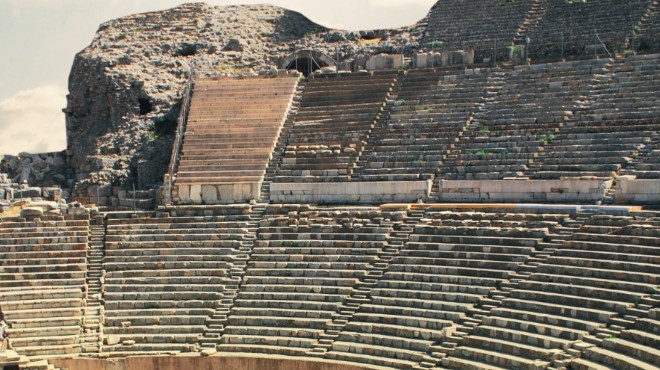Tiyatronun kalbi Efes Selçuk'ta atacak!
