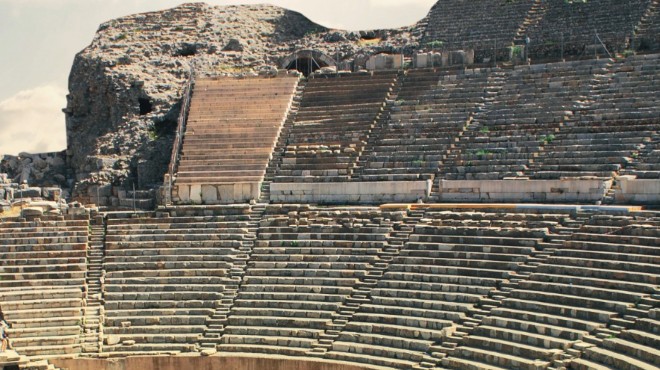 Tiyatronun kalbi Efes Selçuk ta atacak!