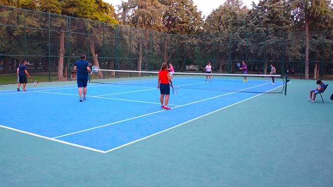 Torbalı da belediyeden ücretsiz tenis kursu