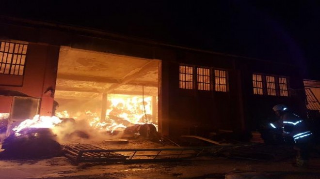 Torbalı da fabrika deposundaki yangında ağır bilanço
