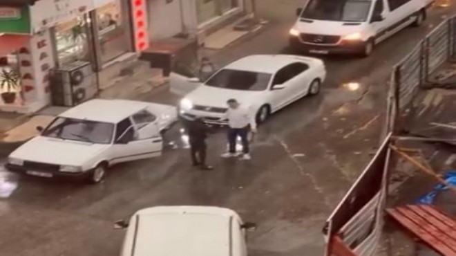 Trafikte dehşet anları: Döner bıçağı ile kovalamaca!