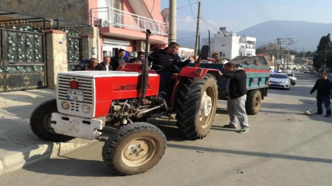 Traktör römorku devrildi... 9 genç yaralandı!