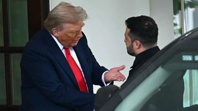 Trump bu kez Zelenski nin kıyafetini beğendi!