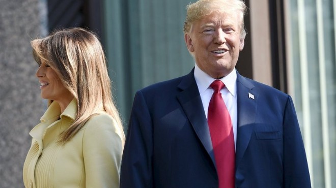 Trump'tan bir tehdit de Melania'ye: Beni boşarsan...