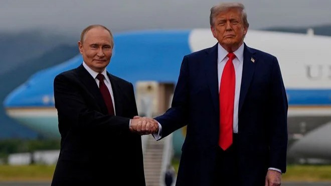 Trump ve Putin 7 yıl sonra ilk kez görüştü!