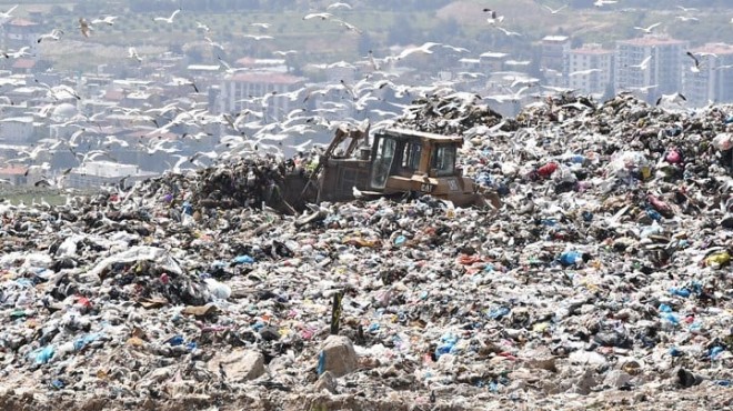 Tugay dan çöp krizi açıklaması: Tesisler kısa sürede yapılacak!