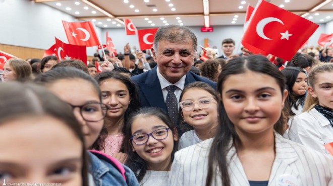 Tugay gençler ve çocukları ağırladı: Cumhuriyet coşkusu Meclis’te!
