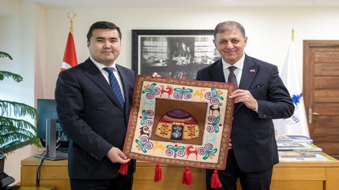 Tugay’dan Kırgızistan heyetine Aytmatov Kütüphanesi jesti