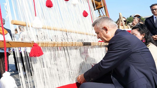 Türk bayrağı için ilk ilmek Vali Elban dan