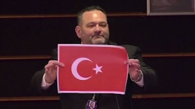 Türk bayrağını yırtan Yunan parlamentere ceza!