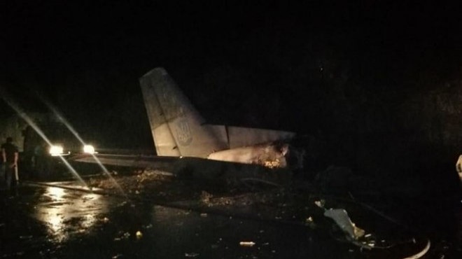Ukrayna'da askeri uçak düştü