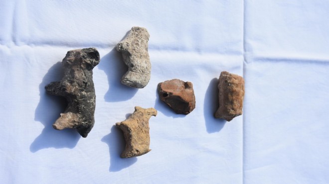 Ulucak Höyüğü'nde 8 bin 500 yıllık heykelcikler bulundu