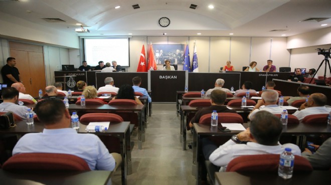 Karşıyaka da CHP grubunda  kültür merkezi  çatlağı!