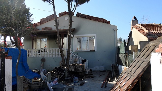 Urla'da ev yangını: Yetkililerden yardım istedi