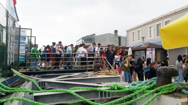 Urla'ya ilk sefer... Yoğun ilgi... Başkan iskelede karşıladı!