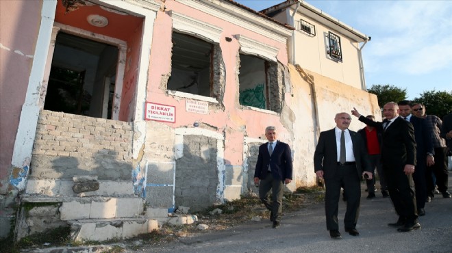 Vali Köşger İzmir'in tarihi mahallesinde yol haritasını açıkladı!