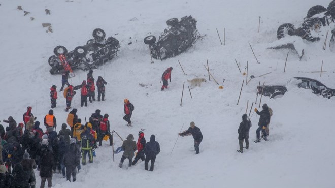 Van'da çığ felaketi: Can kaybı 41'e yükseldi