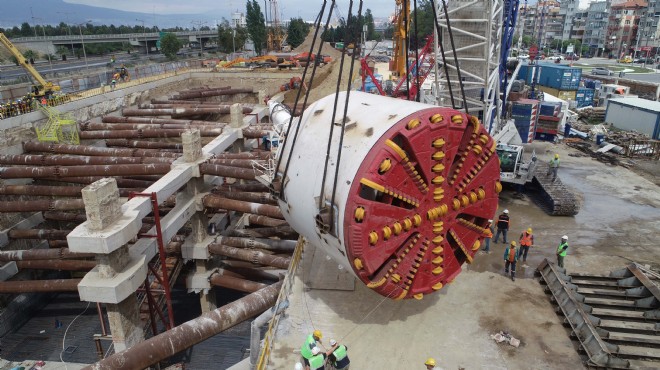 Ve dev köstebek metro için yeraltına indi!