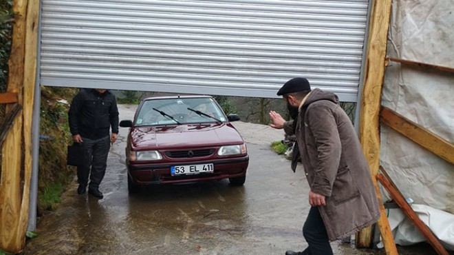 Virüs önlemi: Mahallenin girişine otomatik kepenk!