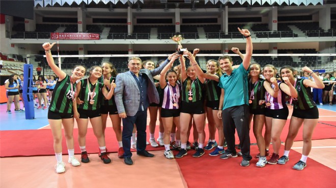 Voleybolun yıldızları Bornova’dan