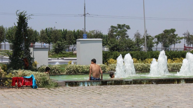 Yağmur yoğun bakımda, çocuklar yine süs havuzunda!