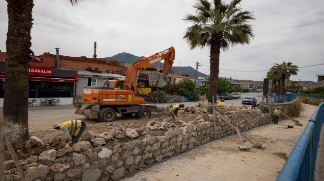 Yeni Foça'da tarihi dere yatağı güçleniyor